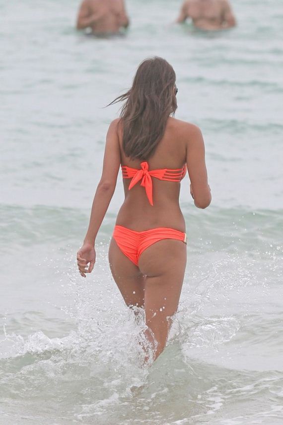 Irina-Shayk -bikini-in-Miami